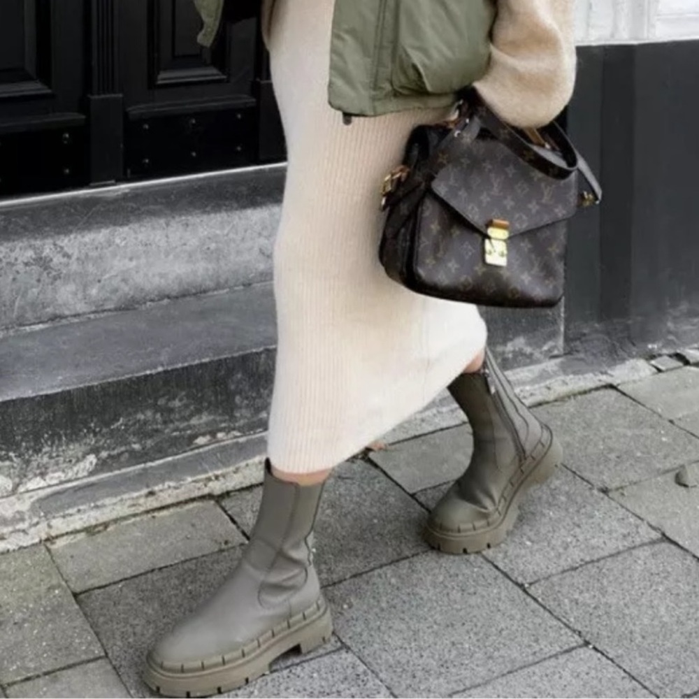 Zara NWOT low heeled khaki boots